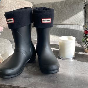 Brand New Hunter Short Rain Boots with Removable Socks